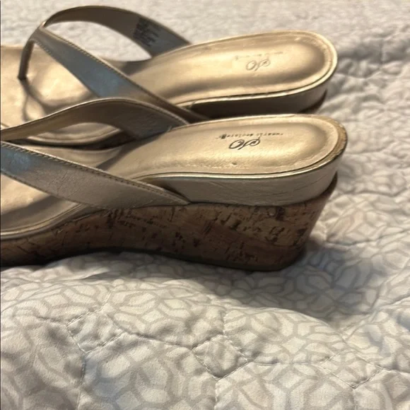 SO Silver Wedge Sandals with Metallic Finish - Picture 6 of 6